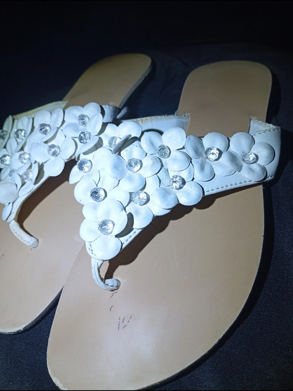Kittie White Floral Rhinestone Thong Sandals Flat Slides Size 8.5M
